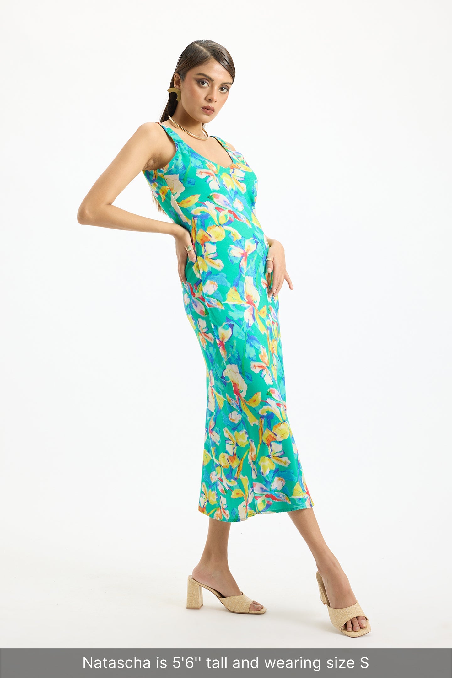 Alia|Elegant Floral Viscose V-neck Midi Dress